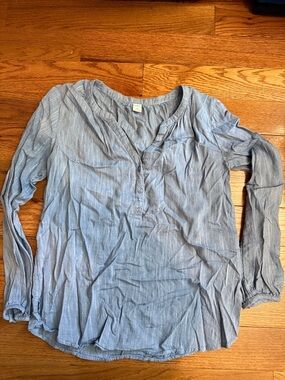Old Navy Light Blue Button-Front Long Sleeve Blouse